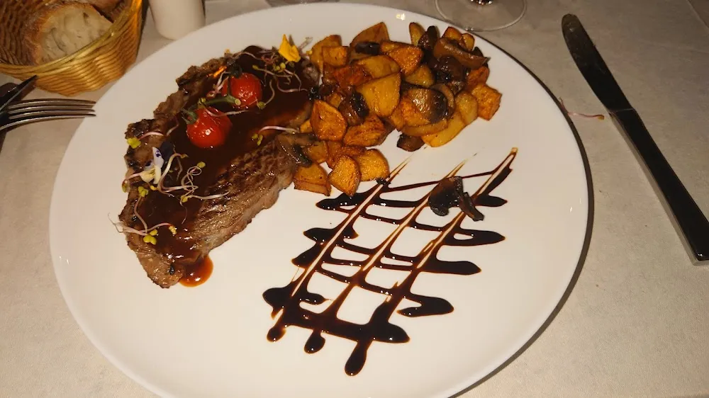 Entrecôte de Boeuf Blonde d'Aquitaine 300g Garniture Grand-Mère Jus de Veau